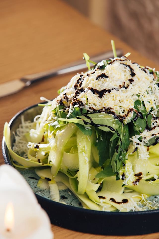(CARPACCIO DI ZUCCHINE CON RUCOLA, CACIORICOTTA E GLASSA BALSAMICA)