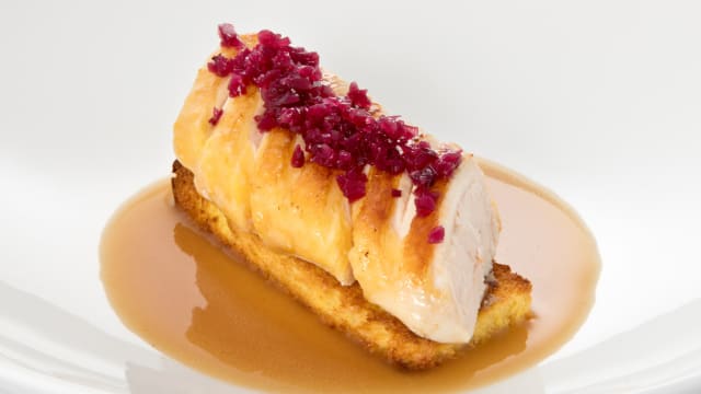 Suprême de pintade, pâté de foie, pain brioché et sauce au Marsala