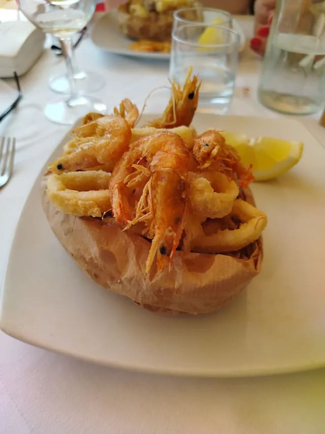 Fritto di calamari e gamberi