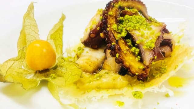Polpo Grigliato su Passatine di Ceci