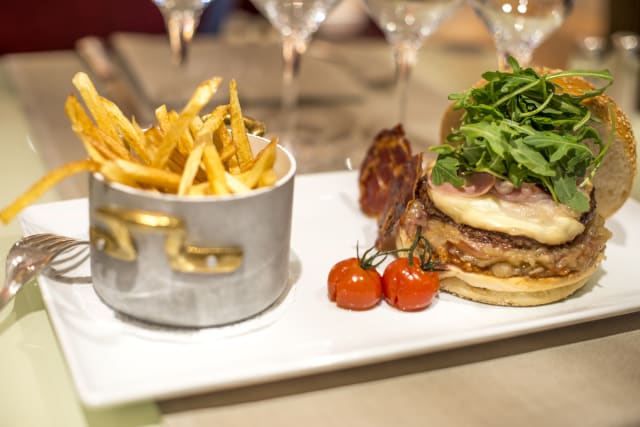 Burger Dondelli, pancetta e scamorza