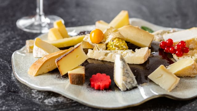 Plateaux de notre cloche à fromages A l'Epicerie Restaurant Chantilly 