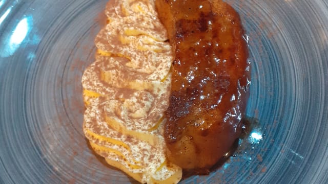 Biscotto di Taggia flmbato alla Sambuca e crema al mascarpone 
