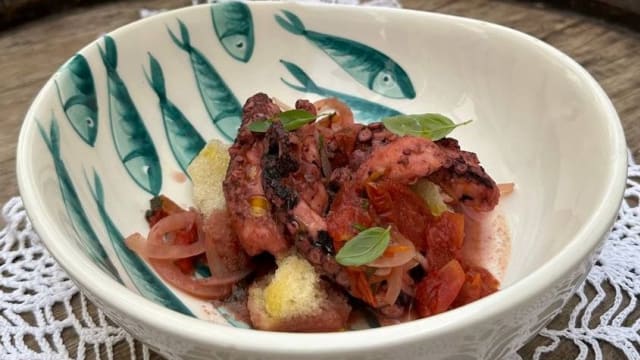 -Polpo alla luciana cotto a bassa temperatura con pane alle erbe