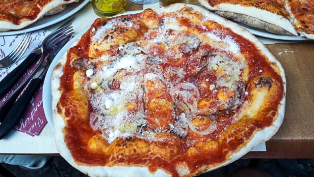 pizza all'amatriciana