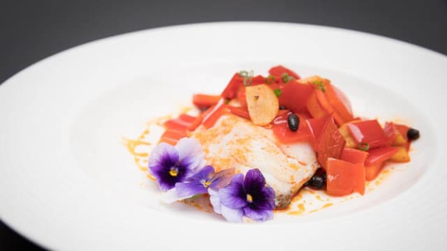 « Black Cod » à la vapeur, haricots noirs et piment frais