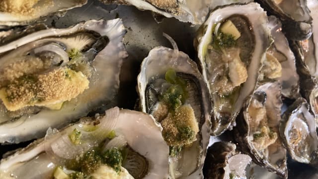 Huîtres chaudes cuites à la braise 