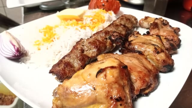 ROYAL: DJOUJEH & KOUBIDEH + Riz Safrané + Tomate grillée : 20.90€