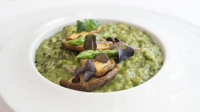 Risoto de cogumelos e espargos