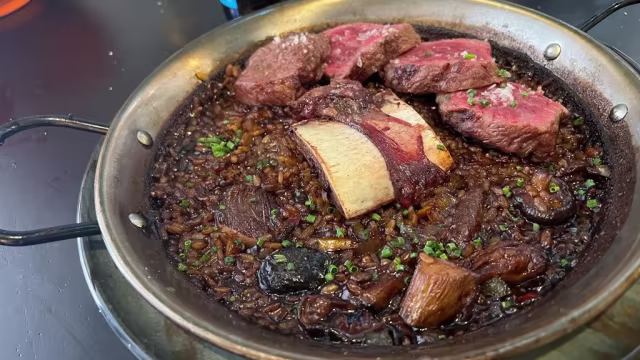 Arroz con chuleta solomillo y setas 