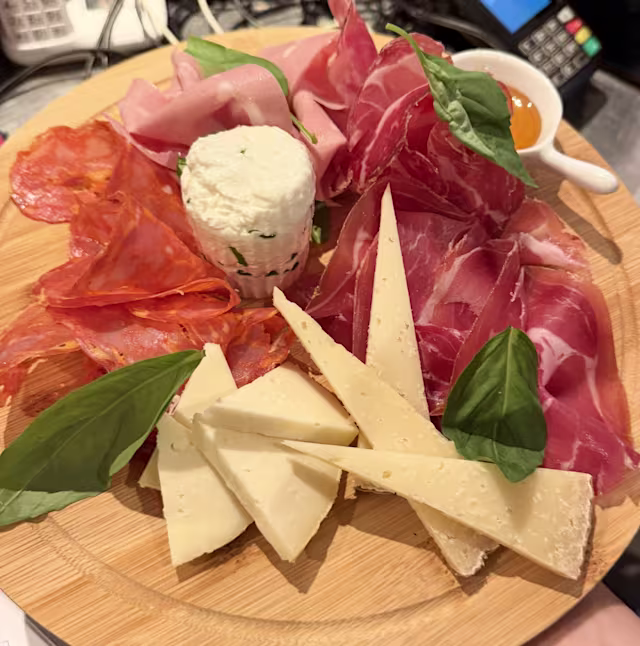 Tagliere di salumi e formaggi