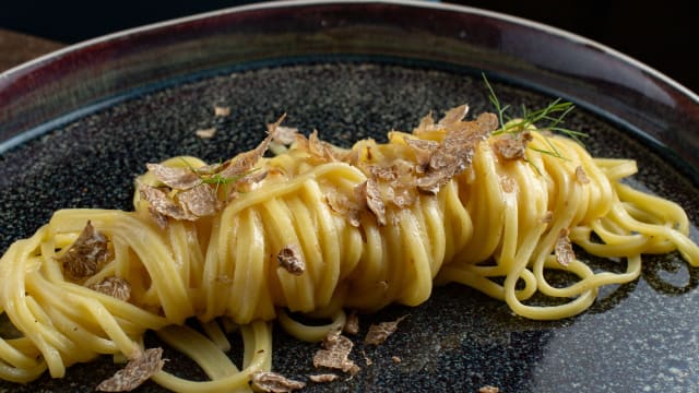 TAGLIOLINO MIELE E TARTUFO tagliolino mantecato con burroguanciale, miele e tartufo nero