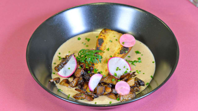 Velouté de champignons et panais rôti