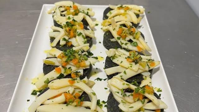 Poletina nera con velatura di seppia