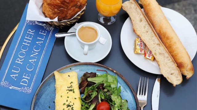 Petit déjeuner au Rocher de Cancale