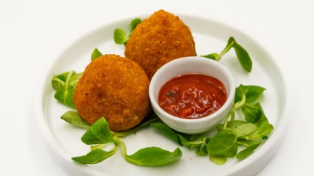 Coxinha brasiliana (polpette ripiene di pollo fritte)
