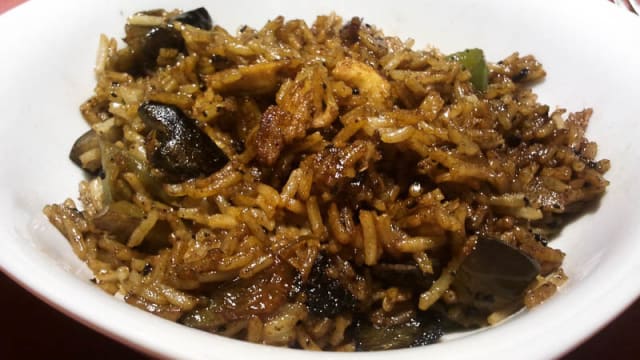 wok con salteado de verduras y pollo con salsa teriyaki