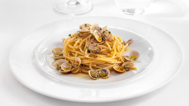 Spaghetti aglio, olio ,peperoncino e vongole