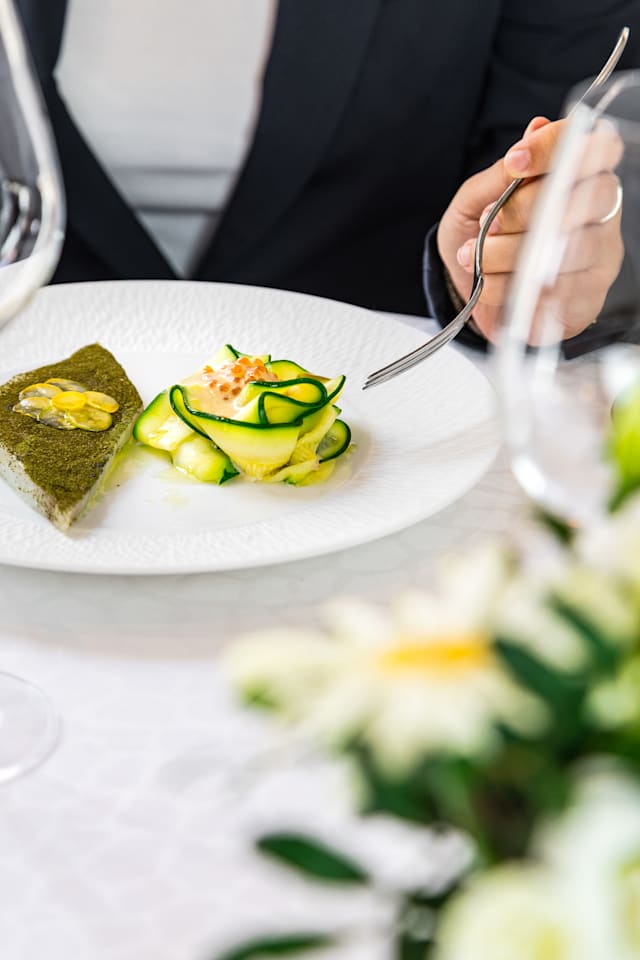 Turbot, courgette, Oeuf de Truite, Agastache