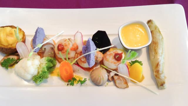 Saint-jacques justes saisies à l'huile de safran de la baie de somme