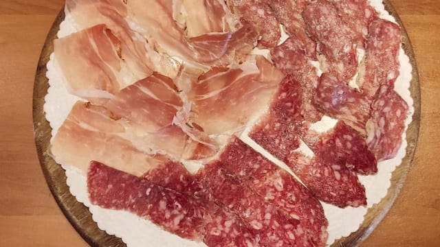 Tagliere di salumi della sponda Trentina