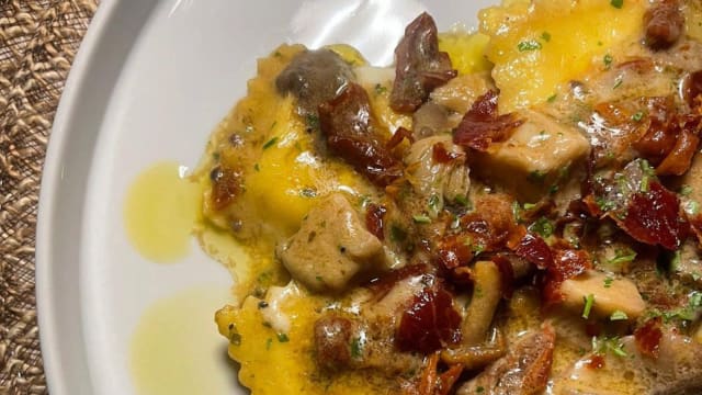 Scrigni di Burrata di Puglia con Funghi, Pomodoro Secco e Capocollo Croccante