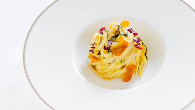Tagliolini bottarga, basilico