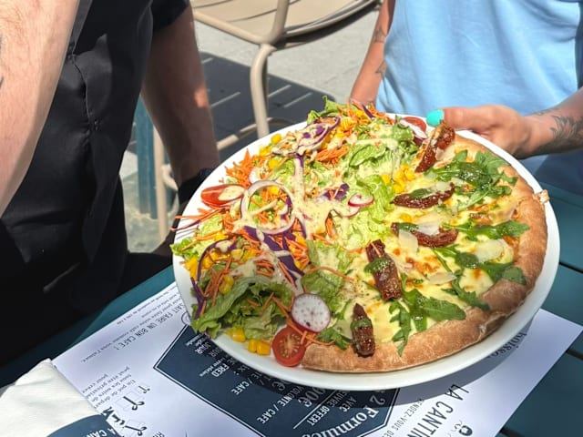 La demi-pizza et sa salade gourmande