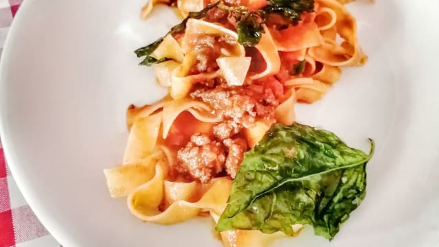 Pappardelle alla bolognese 