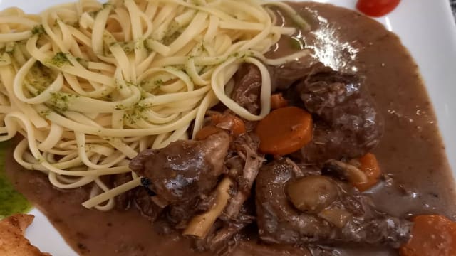 Coq au vin et ses linguines