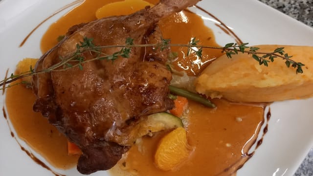 Cuisse de canard confite à l'orange et au thym