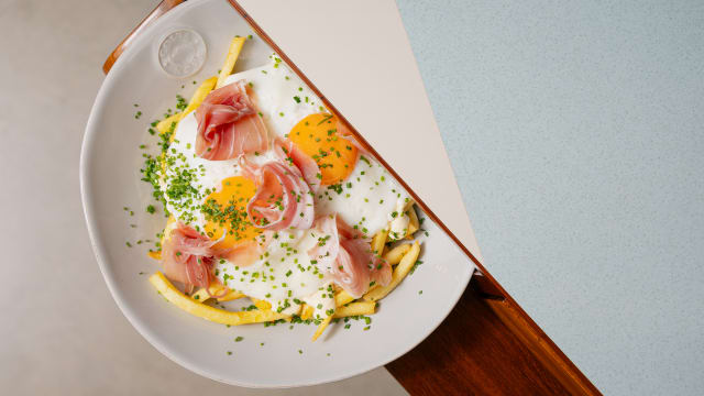 Ovos Rotos com presunto e maionese de ervas