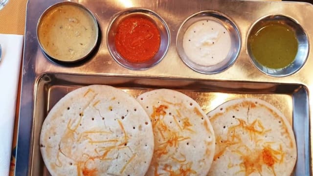 Set dosa is typical 3 pancakes made out of fermented rice & lentils served with inhouse prepared fresh Indian sauces 