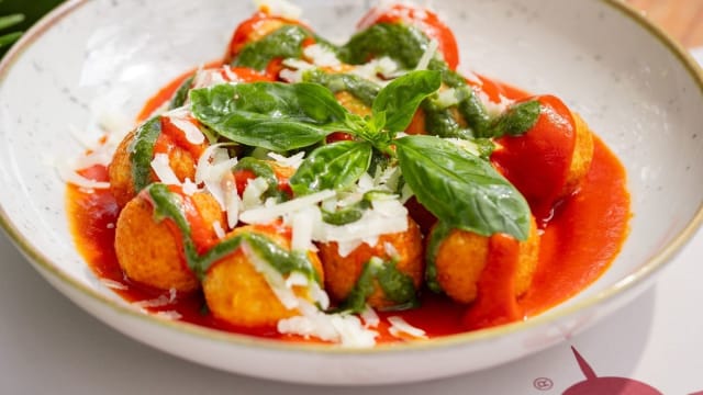 Le pallotte cacio e ove abruzzesi: leggere e gustose!