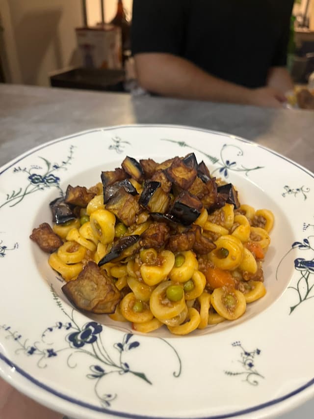 Anelletti al ragù e melanzane