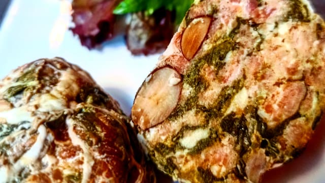 Caillette aux épinards et amandes