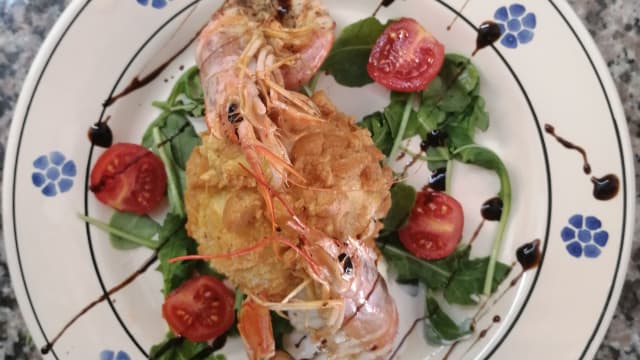 Burrata in crosta di Tarallini con gambero rosso