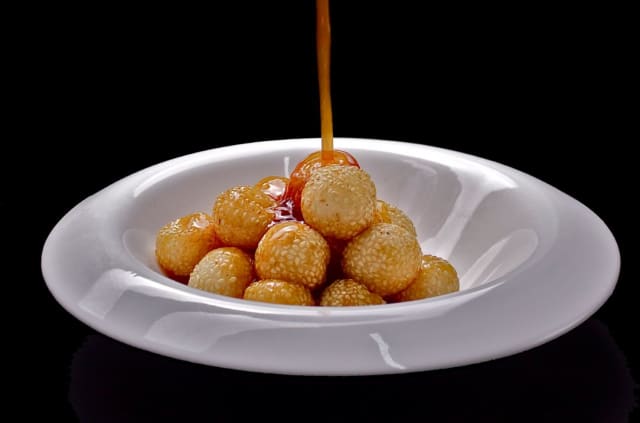 Délice de riz gluant au sésame