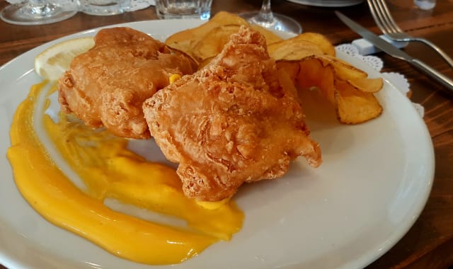 FISH AND CHIPS 