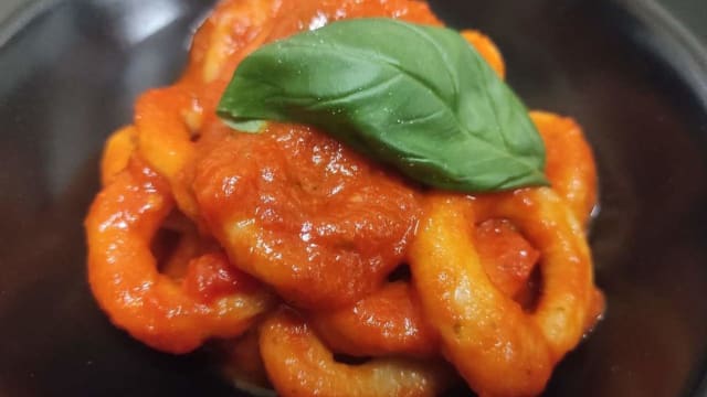 Anellini abruzzesi pomodoro e basilico 