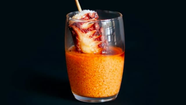 Pulpo crujiente y romesco