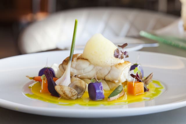 Fresh sea-bass with vegetables