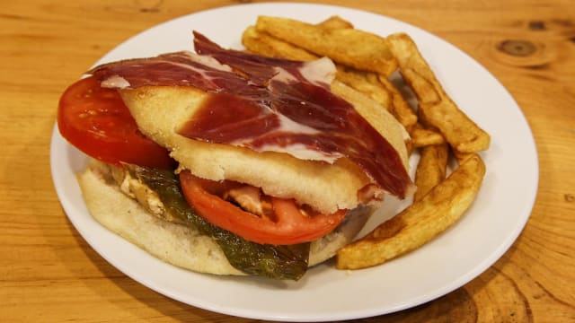 Serranito sévillain