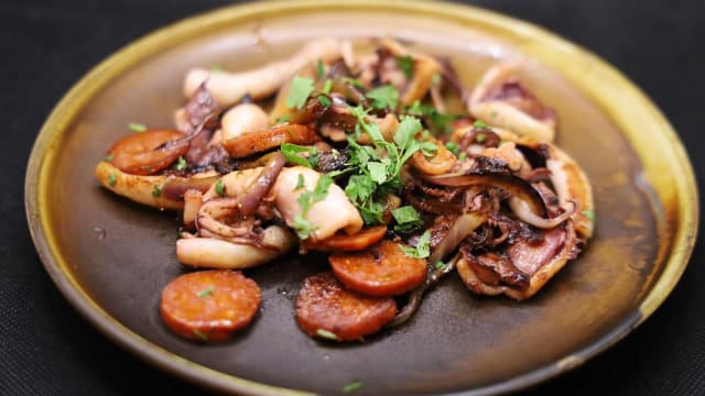 Supion a la plancha et chorizo 