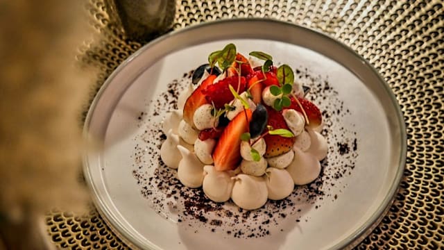 DESSERT PAVLOVA