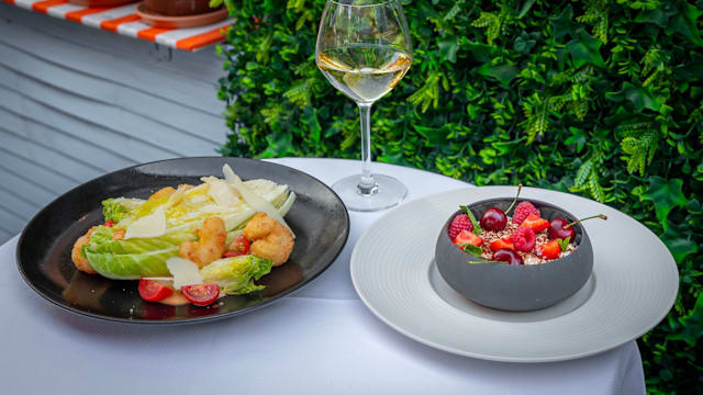Saveurs d'été : une salade au choix ou Linguine all'arrabbiata, dessert au choix et une boisson