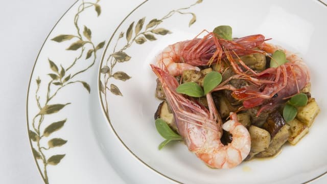 Setas con gambas (mar y montaña)