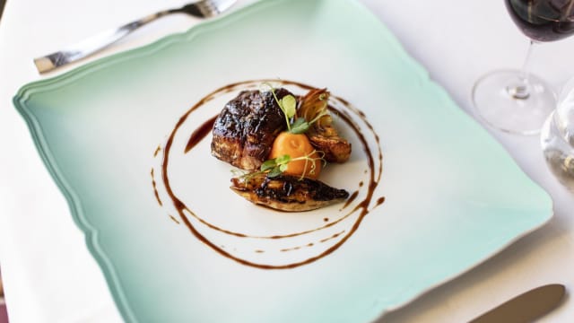 Slow cooked pork belly with endive 