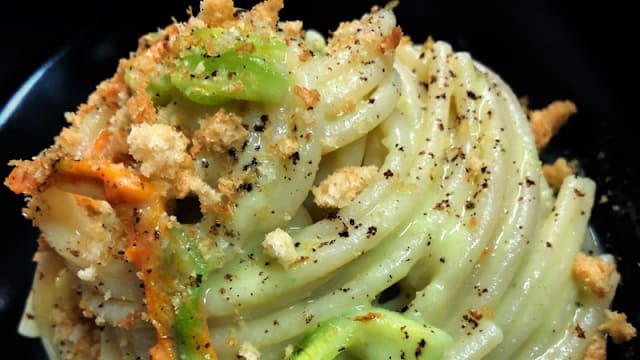 Spaghettone FELICETTI, crema di edamame,fiori di zucca, pistacchi di Bronte