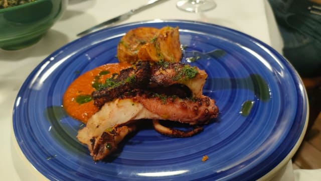 Polpo e patate alla brace con BBQ di mare